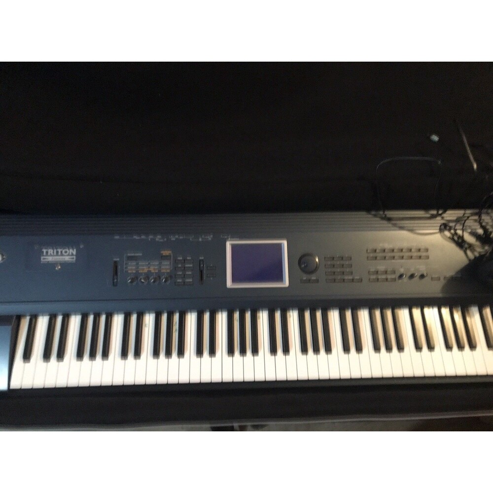 KORG TRITON Extreme Music workstation Synthesizer 88 Key